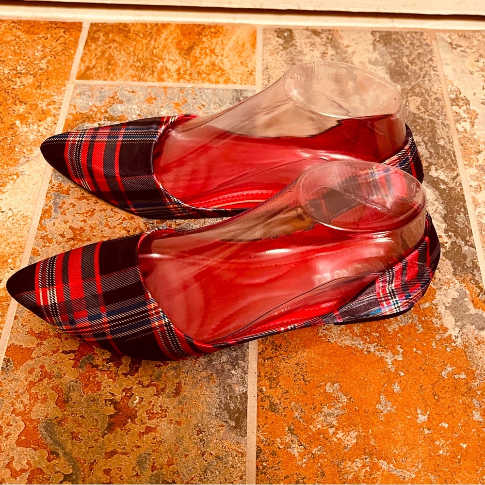 🐦‍🔥NWOB! Wonderful Black & Red Plaid Satin D’Orsay Style Festive Flats!